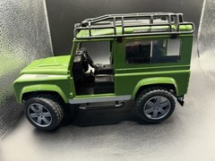 Bruder Defender Station Wagon 1:16 Scale Green Land Rover Germany 2010