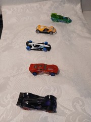 Lot of 5 Hot Wheels Mattel, 2013, 2016 (2), 2017, 2019