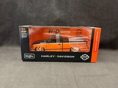 Maisto Harley-Davidson 1993 Chevrolet 454 SS Pick-Up 1:24 Scale Diecast 32274