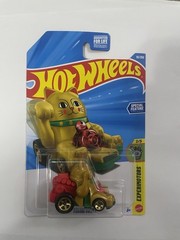Hot Wheels Feline Lucky Yellow/Gold Special Feature