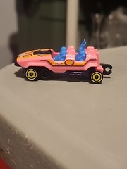 2014 HOT WHEELS CFG88 LOOPSTER PINK 1:64 DIECAST 2 3/4″ CAR W BLUE ORANGE YELLOW