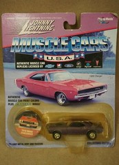 JOHNNY LIGHTNING ’68 DODGE CHALLENGER ‘Muscle Cars’ 1:64 Die-Cast PLAYING MANTIS