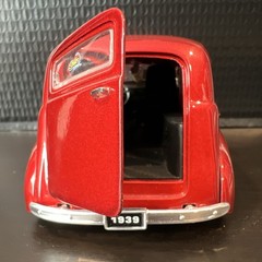 Jada Street Low 1939 Chevy Sedan Delivery Lowrider 1:24 Candy Red Diecast 2001
