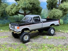 1990 Ford F-250 Lifted 4×4 Truck 1/64 Diecast Custom Greenlight Bricknose Pickup