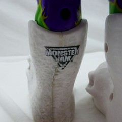 Rare Hasbro New Bright Monster Jam Grave Digger 10″ Grim Reaper Action Figure.