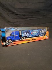HOT WHEELS 54682 FOUR GENERATIONS OF PETTY TRANSPORTER TRIBUTE (2002 (B26002831)