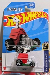 Hot Wheels Peanuts Snoopy Red Barron HW Screen Time
