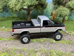 1990 Ford F-250 Lifted 4×4 Truck 1/64 Diecast Custom Greenlight Bricknose Pickup