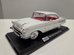 Maisto Special Edition 1:18 Scale Diecast Car 1957 Chevrolet Bel Air Coupe White