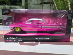 Jada Toys Pink Slips 1960 Chevrolet Impala 1:24 Diecast Car Pink/White Box