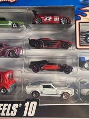 2009 HOT WHEELS 10 – 1:64 Scale 10 Pack Exclusive Decoration Set