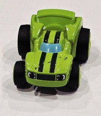 Blaze And The Monster Machines Pickle DTK24 Green Diecast Race Car 2016