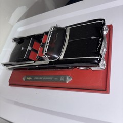 Maisto 1:18 1959 Cadillac Eldorado Biarritz Custom Shop Black with Stand