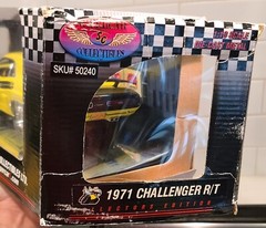 1:18 Highway 61 1971 Dodge Challenger R/T Yellow Diecast **READ**