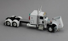 DCP 1:64 *WHITE* Peterbilt 389 48″ Flattop Semi Truck *NEW*