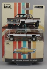 1:64 IXO Models *BROWN & WHITE* 1977 Chevrolet Silverado K30 Lifted 4×4 Pickup