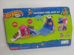 Hot Wheels Tony Hawk Amusement Park Skate Set with Exclusive Board & Shoes 2022