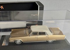 1967 Cadillac Fleetwood Sedan in Gold & Cream w Display Case – 1:43 Premium-X 67