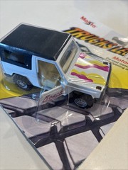 Maisto Trucks Legend Motorized ! Die Cast Metal & Plastic Opening Doors 1993 !!