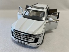 TOYOTA LAND CRUISER LC300 Model car Black 1:18 SUV