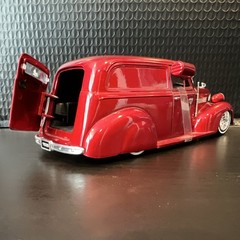 Jada Street Low 1939 Chevy Sedan Delivery Lowrider 1:24 Candy Red Diecast 2001