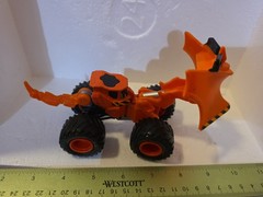 Monster Jam Dirt Squad Wedge Monster Truck Spin Master Orange Articulated 1:64