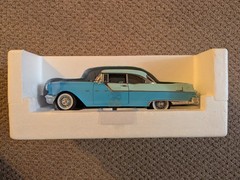 1/18 Sunstar 1955 Pontiac Star Chief