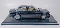 Welly 1999 Jaguar S-Type 1:18 Scale Diecast British Luxury Car. Black.