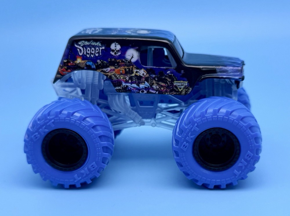 Monster Jam Monster Truck SON UVA DIGGER New Loose 1:64