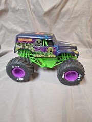 Monster Jam Grave Digger RC Monster Truck No Remote Untested Parts