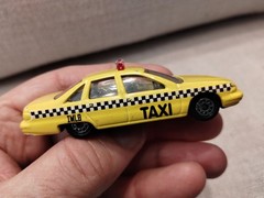 Chevrolet Chevy Caprice NYC Taxi Cab Diecast, Maisto 1:64 Scale
