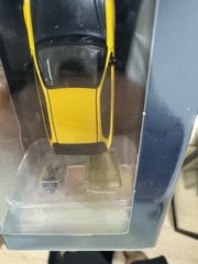 Hobby JAPAN 1:64 1997 Honda Civic Type R EK9 yellow with engine