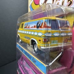 1/64 JOHNNY LIGHTNING 2 CAR SET BOOGIE VANS 1976 DODGE Tradesman 1975 Chevy G20