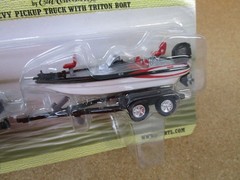 Chevrolet Silverado pickup truck Triton boat ERTL 1/64 Outdoor toy diecast B13Z