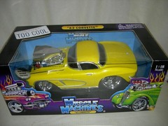 62 Corvette Bright Yellow Muscle Machine Nice box 1:18 scale