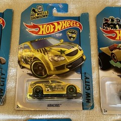 (10) Hotwheels HW City Lot, 2014, 2013 10 Cars With Some Corner Damage