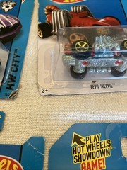 (10) Hotwheels HW City Lot, 2014, 2013 10 Cars With Some Corner Damage