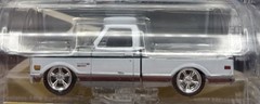 Chase! Greenlight 1:64 1972 Chevrolet C-10 Short Bed Custom – Mustard Yellow