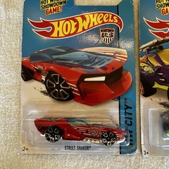 (10) Hotwheels HW City Lot, 2014, 2013 10 Cars With Some Corner Damage