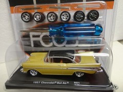 M2 Machines 1957 CHEVY BEL AIR Gold ’57 w/Extra RR Wheels! Auto-Wheels