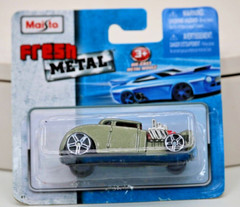 Maisto Fresh Metal Replica 1:64 Diecast NIB Sealed Silver