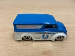 2009 Hot Wheels Larry’s Garage Dairy Delivery Chase Toys R Us Exclusive NM Loose