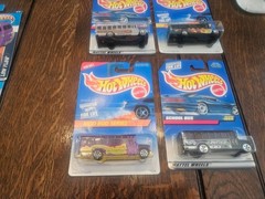Hot Wheels School Bus Large lot (15) Buses See Pictures & Description
