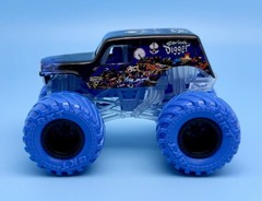 Monster Jam Monster Truck SON UVA DIGGER New Loose 1:64