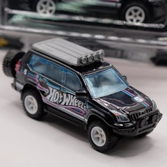 Hot Wheels 2026 Target Mail In 2005 Toyota Land Cruiser Prado No.5 With Case