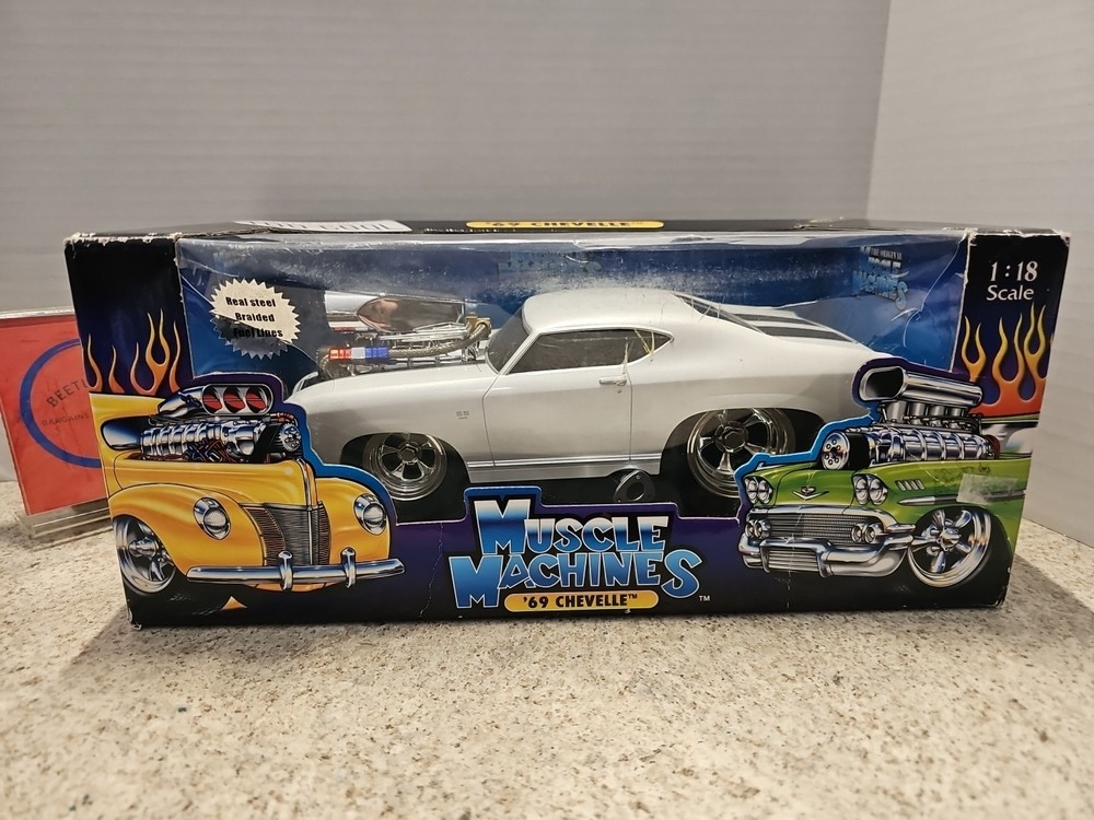 Vntg 2003 Muscle Machines 1969 Chevrolet Chevelle Pearl White 1:18 Diecast Car