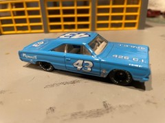 1/64 HOT WHEELS “H.W. RSCING” #43 67 PLYMOUTH FURY/PETTY BLUE/RICHARD PETTY