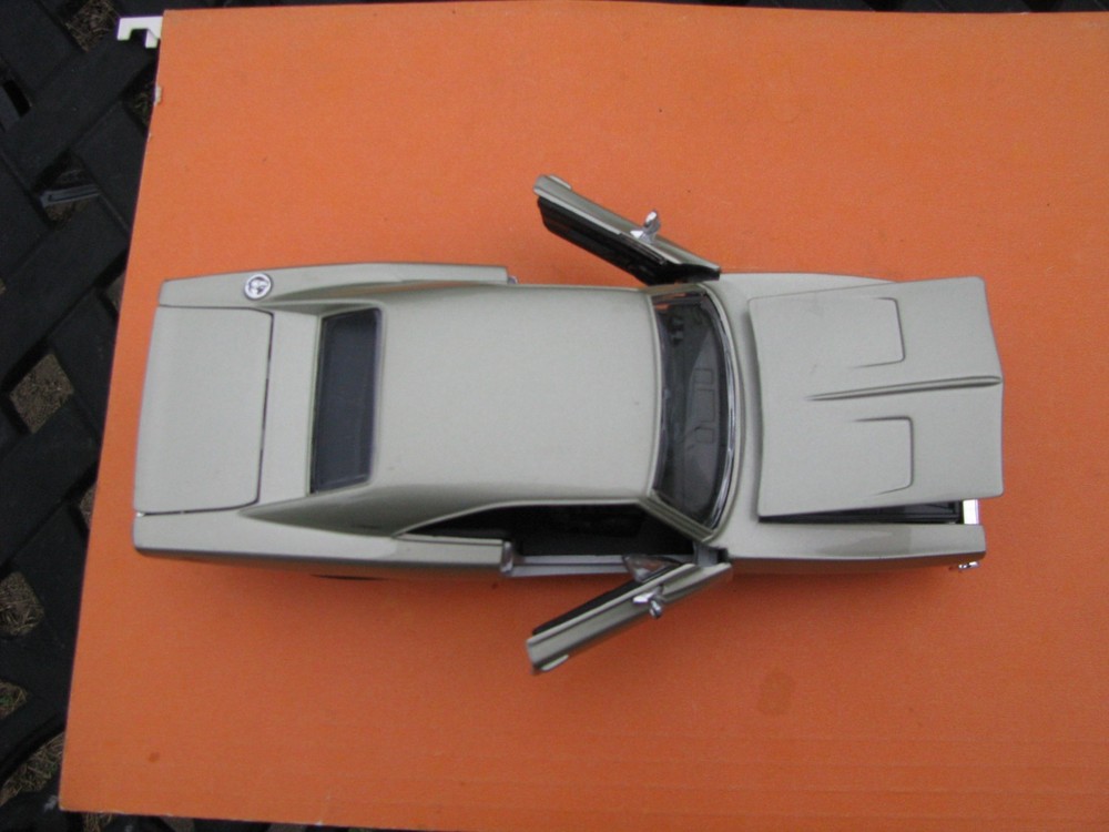 Brand New – Maisto 1969 Dodge Charger RT. Scale 1/25 Diecast- Gray