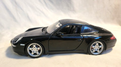 Maisto 1:18 Scale Porsche 911 Carrera S die cast model car in Black