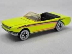 1993 Hot Wheels Revealers Fluorescent Yellow ’65 Mustang Convertible -MNT Loose
